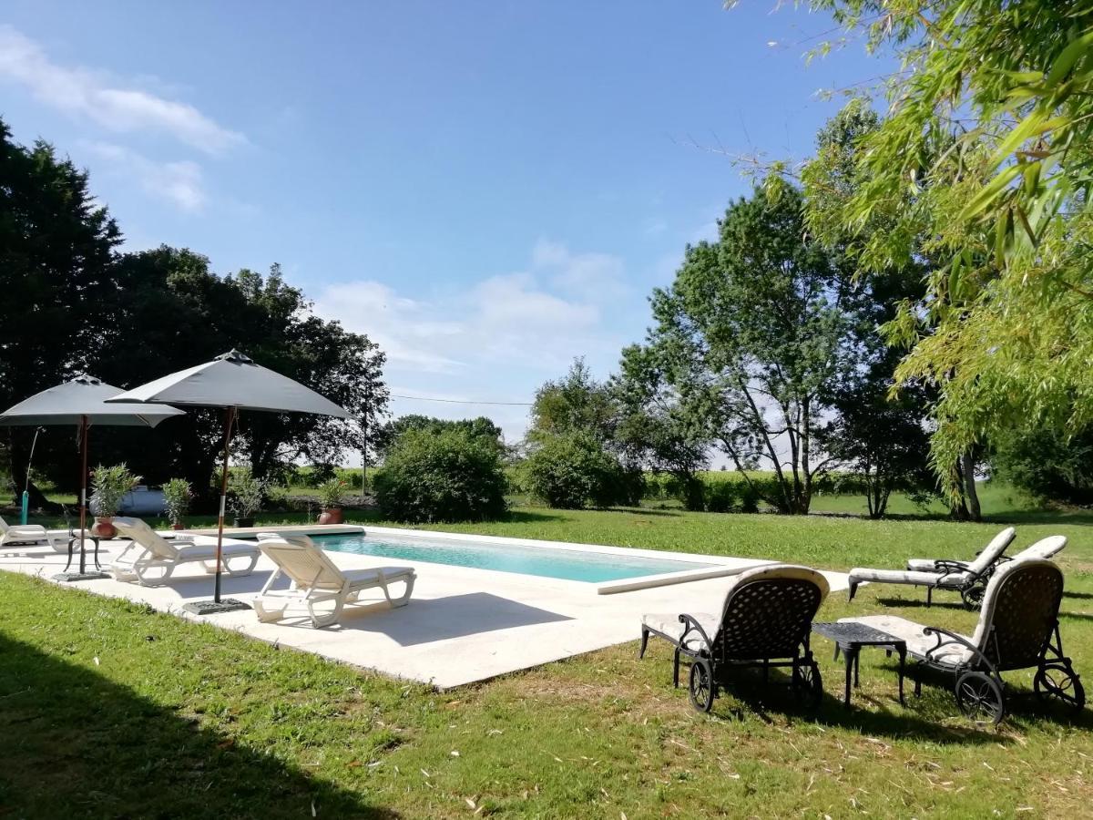 Chateau Des Salles Saint-Fort-sur-Gironde Eksteriør billede