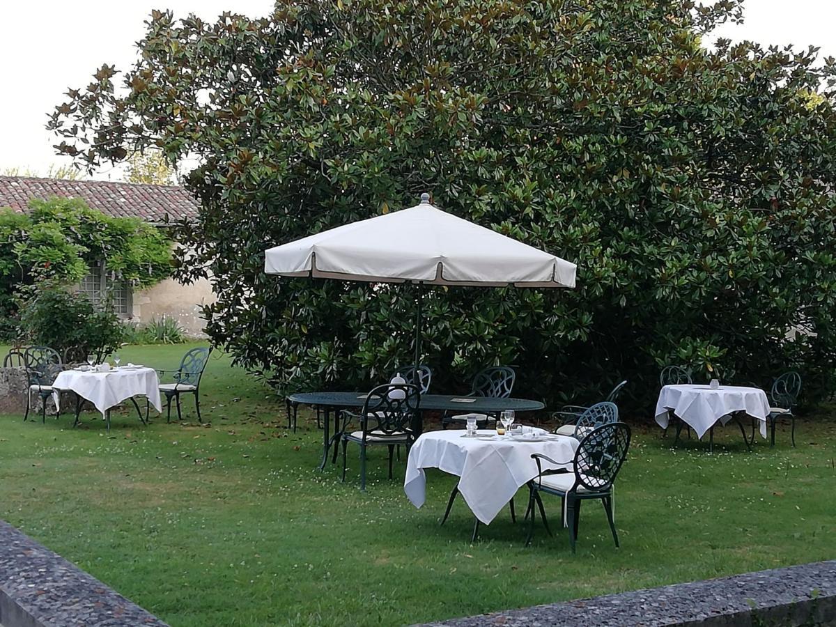 Chateau Des Salles Saint-Fort-sur-Gironde Eksteriør billede