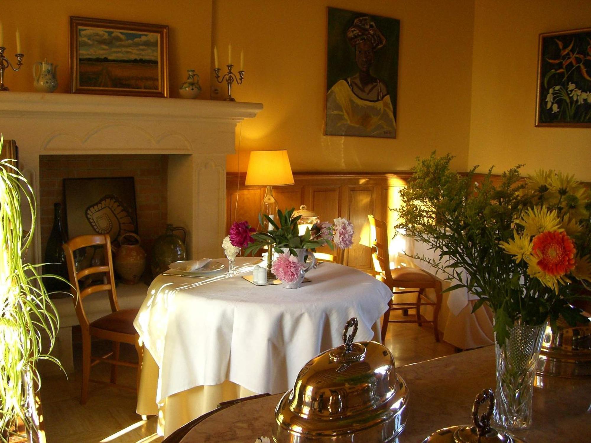 Chateau Des Salles Saint-Fort-sur-Gironde Eksteriør billede